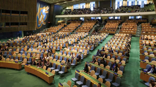 Jamenei se burla de Netanyahu tras abandono masivo en la Asamblea de la ONU