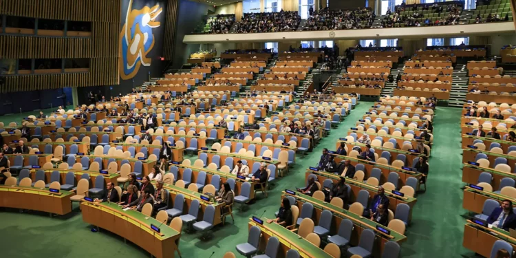 Jamenei se burla de Netanyahu tras abandono masivo en la Asamblea de la ONU