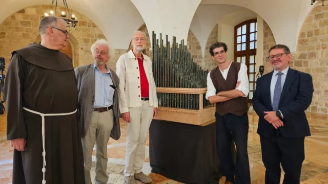 Un órgano milenario de la Iglesia de la Natividad suena en Jerusalén tras mil años