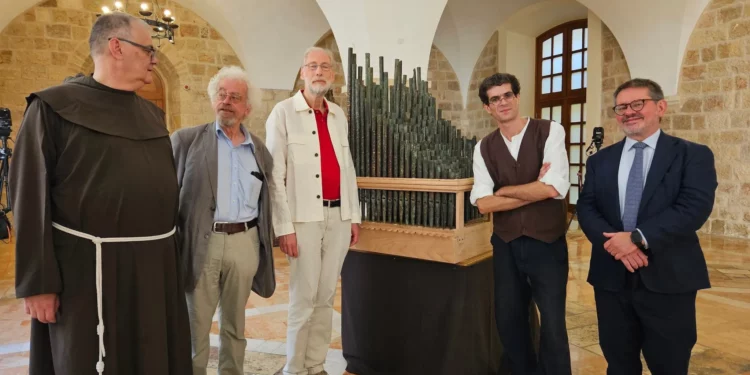 Un órgano milenario de la Iglesia de la Natividad suena en Jerusalén tras mil años
