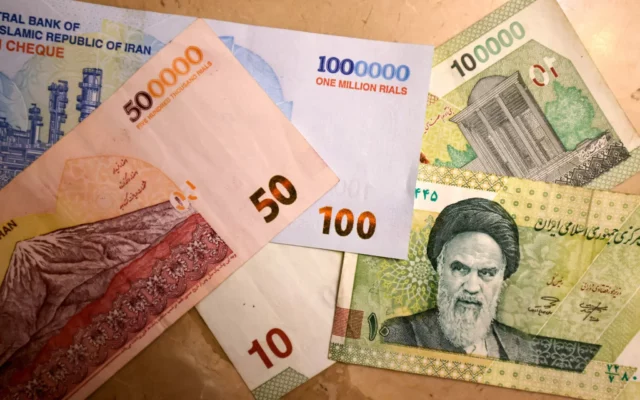 Rial iraní se desploma a mínimo histórico antes del discurso de Pezeshkian en la ONU
