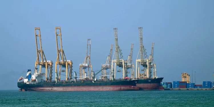 EE. UU. sanciona red naviera por contrabandear petróleo iraní como iraquí