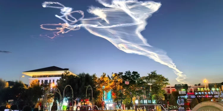 China probó un misil balístico secreto con una trayectoria extraordinaria