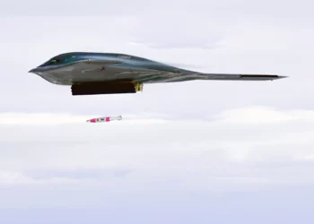 Bombardero B-2 Spirit hunde objetivo naval con munición QUICKSINK