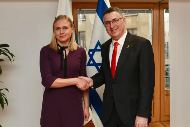 Finlandia anuncia adhesión a declaración sobre resolución de dos Estados