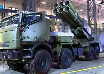 Rusia presenta variante del lanzacohetes Sarma de 300 mm en el chasis KamAZ-63501