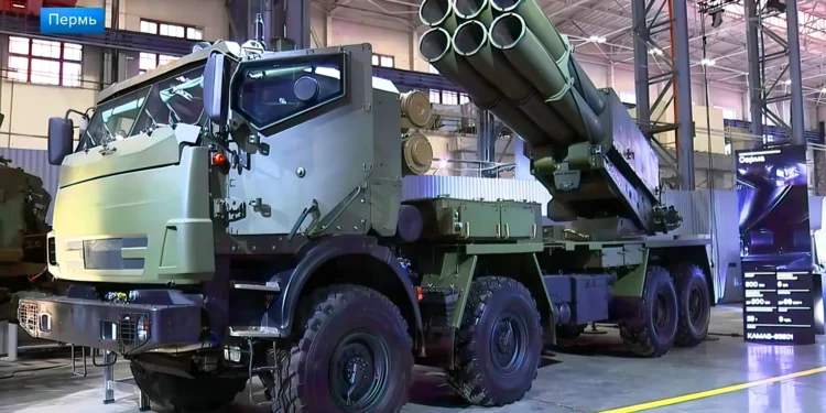 Rusia presenta variante del lanzacohetes Sarma de 300 mm en el chasis KamAZ-63501