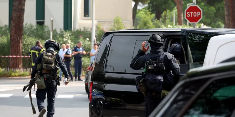 Francia detiene a un adolescente que planeó ataque a embajada israelí