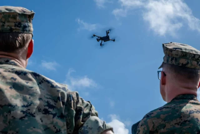Marines de EE. UU. realizan primer entrenamiento con drones sin ataduras en Okinawa