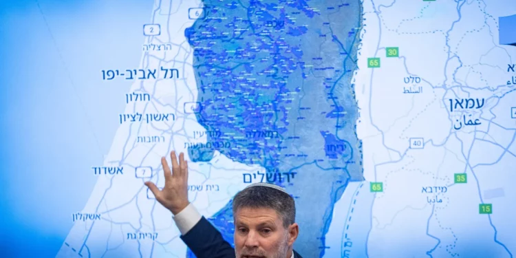 Smotrich presenta plan para anexar el 82% de Judea y Samaria
