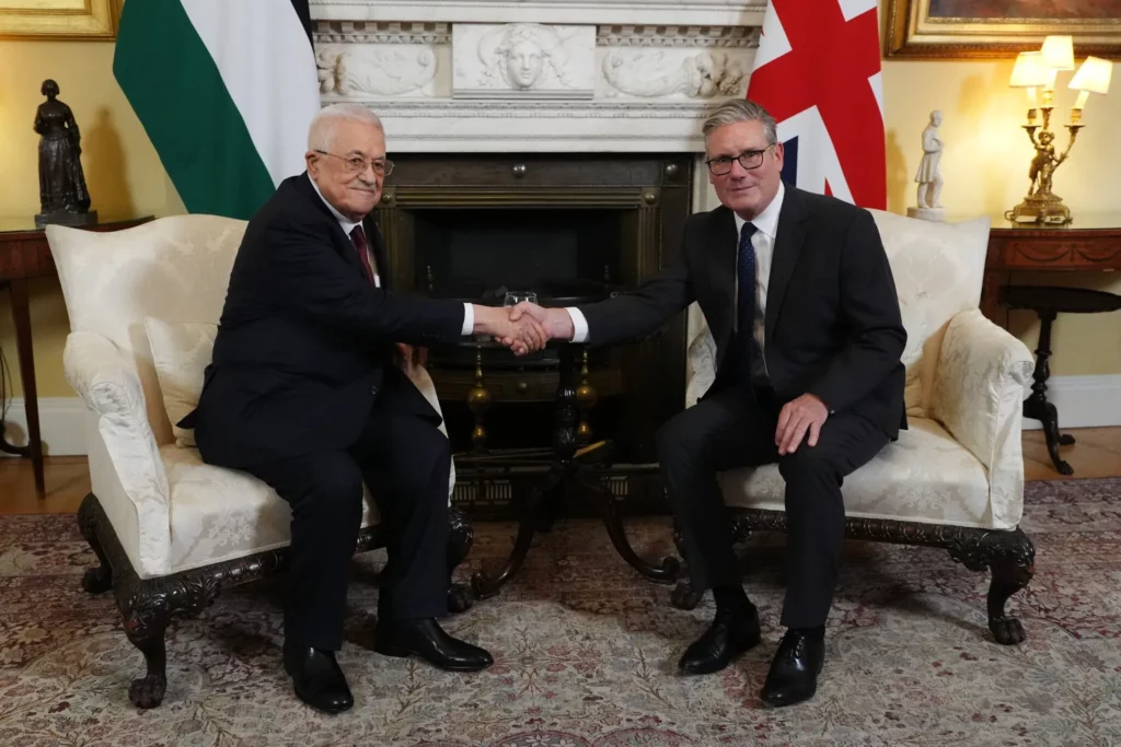 El primer ministro británico se reúne con el jefe de la Autoridad Palestina