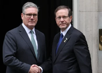 Starmer a Herzog: Israel debería cambiar de rumbo sobre Gaza