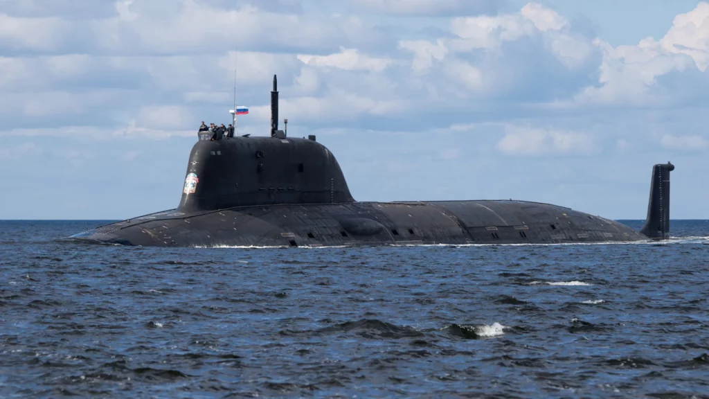 El submarino ruso nuclear Yasen-M simula ataques con misiles en el Ártico
