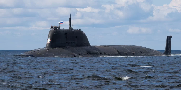 El submarino ruso nuclear Yasen-M simula ataques con misiles en el Ártico