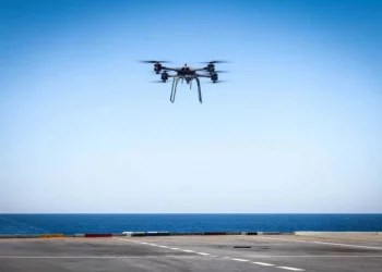 Marina Real Británica realiza primer reabastecimiento en alta mar con dron T-150