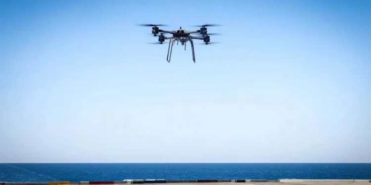 Marina Real Británica realiza primer reabastecimiento en alta mar con dron T-150