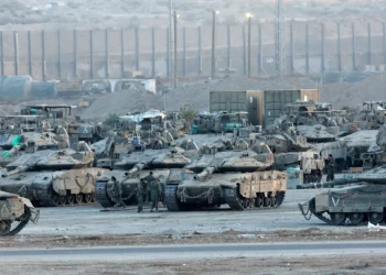 Tanques del ejército israelí se posicionan en el sur de Israel, en la frontera con la Franja de Gaza, el 3 de septiembre de 2025. (Jack GUEZ / AFP)