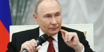 Putin amenaza con atacar a cualquier tropa occidental en Ucrania