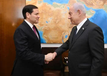 El primer ministro Benjamin Netanyahu (derecha) recibe al secretario de Estado estadounidense, Marco Rubio, en Jerusalén el 15 de septiembre de 2025. (Haim Zach/GPO)