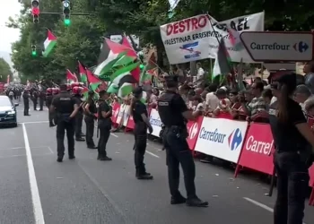 El equipo israelí declara que no abandonará la competición en la Vuelta a España