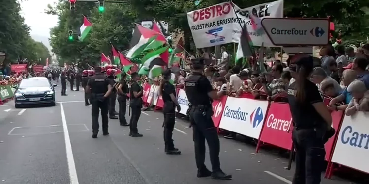 El equipo israelí declara que no abandonará la competición en la Vuelta a España