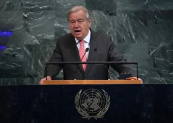 El secretario general de la ONU, Antonio Guterres, habla durante una reunión de alto nivel de la Asamblea general de las Naciones Unidas para conmemorar el 80.º aniversario de la ONU en la sede de la ONU en la ciudad de Nueva York el 22 de septiembre de 2025. (Foto de TIMOTHY A. CLARY / AFP)