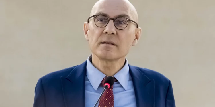 El Alto Comisionado de las Naciones Unidas para los Derechos Humanos, Volker Türk, pronuncia un discurso en la apertura del 58.º periodo de sesiones del Consejo de Derechos Humanos de las Naciones Unidas en Ginebra, el 24 de febrero de 2025. (Fabrice COFFRINI / AFP)