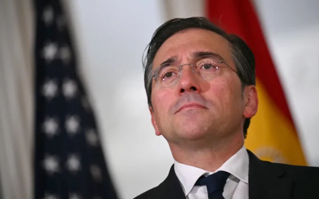 España citará a un diplomático israelí por las críticas de Sa’ar a su primer ministro