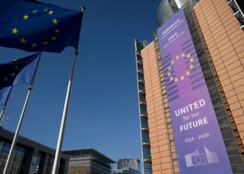 La fachada del edificio Berlaymont, sede de la Comisión Europea, en Bruselas, el 18 de febrero de 2025. (Nicolas TUCAT / AFP)