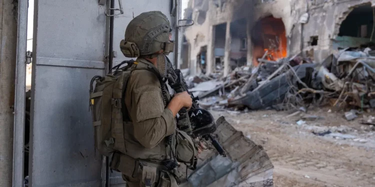 Un soldado opera en Gaza en una foto publicada el 17 de septiembre de 2025. (Fuerzas de Defensa de Israel)