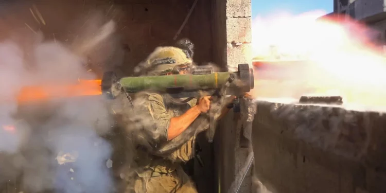 Tropas de la Brigada Givati operan en la ciudad de Gaza en esta foto publicada el 29 de septiembre de 2025 (Fuerzas de Defensa de Israel).