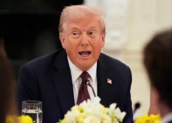 El presidente de Estados Unidos, Donald Trump, habla durante una cena en el Comedor de Estado de la Casa Blanca en Washington, el 4 de septiembre de 2025. (Foto AP/Alex Brandon)