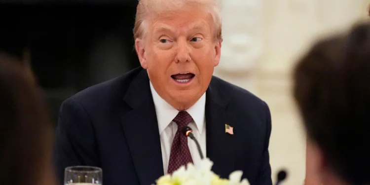 El presidente de Estados Unidos, Donald Trump, habla durante una cena en el Comedor de Estado de la Casa Blanca en Washington, el 4 de septiembre de 2025. (Foto AP/Alex Brandon)