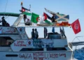 Miembros del grupo de barcos de la Flotilla Global Sumud a Gaza se ven amarrados en la pequeña isla de Koufonisi, al sur de la isla de Creta, el 26 de septiembre de 2025. (Foto de Eleftherios ELIS / AFP)