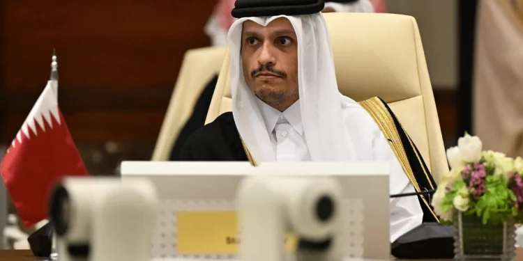 El primer ministro y ministro de Asuntos Exteriores de Qatar, el jeque Mohammed bin Abdulrahman bin Jassim Al-Thani, asiste a la 163.ª reunión del Consejo Ministerial del CCG con Egipto en La Meca el 6 de marzo de 2025. (Amer HILABI / AFP)