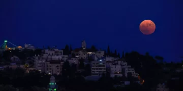 La Luna Roja apareció en los cielos de Israel
