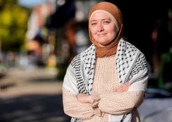 La representante de Georgia, Ruwa Romman, posa para una foto el martes 29 de octubre de 2024 en Norcross, Georgia. (Foto AP/Mike Stewart, archivo)