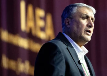 Mohammad Eslami, director de la Organización de Energía Atómica de Irán, habla durante la 69.ª sesión plenaria ordinaria del Organismo Internacional de Energía Atómica en su sede de Viena, Austria, el 15 de septiembre de 2025. (Joe Klamar / AFP)