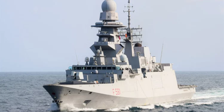 Esta fotografía, sin fecha ni ubicación, difundida por la Armada Italiana, muestra la fragata italiana Virginio Fasan en el mar. (Fotografía / Marina Militare / AFP)