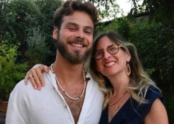 Alon Ohel y su madre Idit, fotografiados antes del 7 de octubre de 2023. (Cortesía)