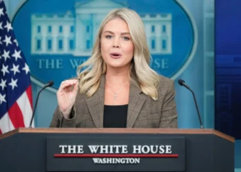 La secretaria de prensa de la Casa Blanca, Karoline Leavitt, habla durante una conferencia de prensa en la Casa Blanca, en Washington, el lunes 22 de septiembre de 2025. (Foto AP/Mark Schiefelbein)