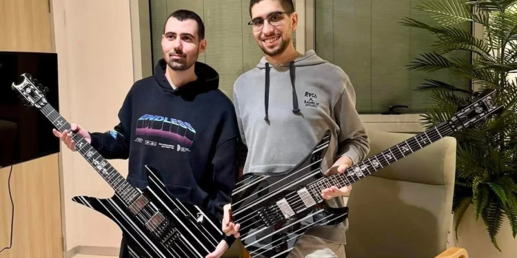 Guy Gilboa Dalal, a la izquierda, y Evyatar David, a la derecha, el 18 de octubre de 2025. (Cortesía)