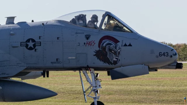 El A-10 regresa del despliegue del CENTCOM con marcas de derribo de UAS
