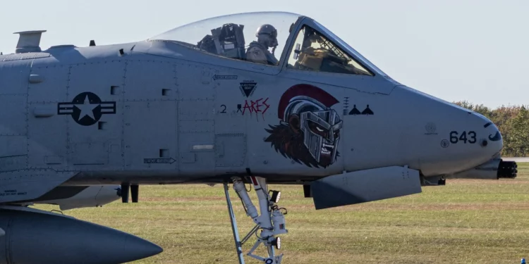 El A-10 regresa del despliegue del CENTCOM con marcas de derribo de UAS