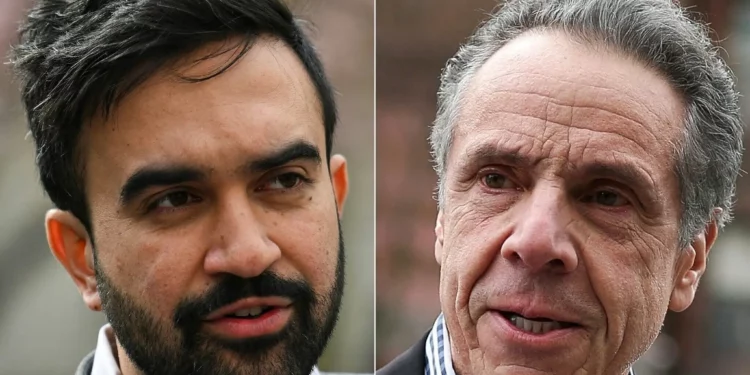 Esta combinación de imágenes creada el 24 de junio de 2025 muestra al candidato a la alcaldía de la ciudad de Nueva York y representante estatal demócrata Zohran Mamdani (izq.) en la ciudad de Nueva York el 16 de abril de 2025 y al candidato a la alcaldía de la ciudad de Nueva York Andrew Cuomo (der.) en la ciudad de Nueva York el 13 de abril de 2025 (ANGELA WEISS y CHARLY TRIBALLEAU / AFP)