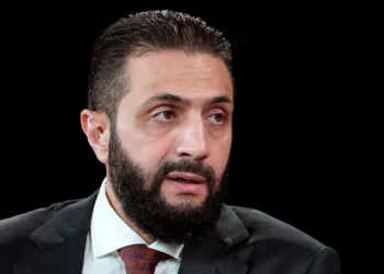 El presidente sirio, Ahmed al-Sharaa, habla en el escenario durante la Cumbre Anual Concordia 2025 en el Hotel Sheraton New York Times Square, Nueva York, el 22 de septiembre de 2025. (Riccardo Savi/Getty Images para la Cumbre Anual Concordia/AFP)