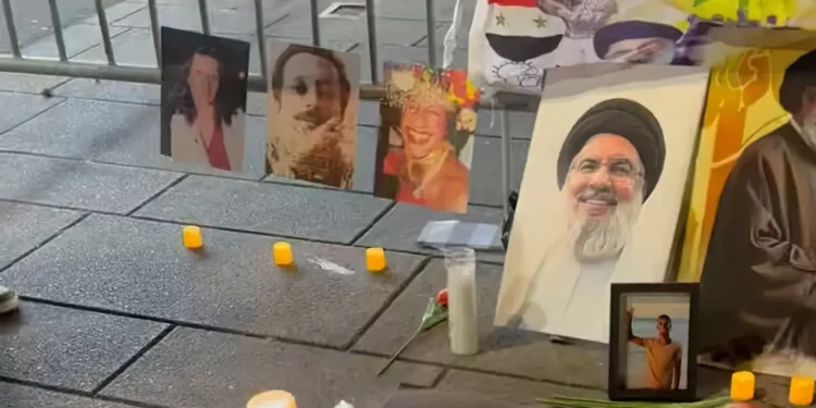 Activistas en Nueva York homenajean a Sinwar con retratos de líderes terroristas