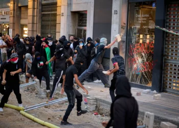 20 agentes heridos durante una marcha antiisraelí en Barcelona