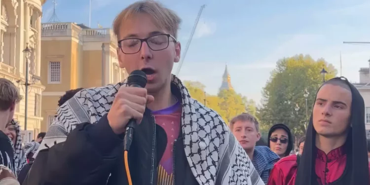 Policía británica confisca armas a estudiante de Oxford arrestado por incitación antisemita
