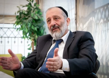 Aryeh Deri celebra el regreso de los rehenes: “Este es el día que el Señor ha hecho”